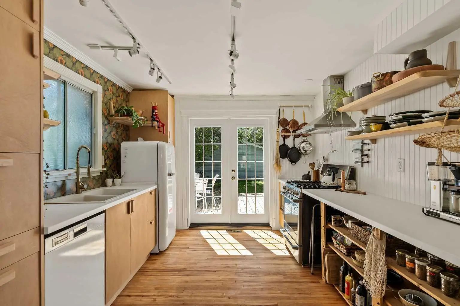 Xxx Xx Avenue Ne Calgary Alberta T2E 1S5 Tuxedo Park Details