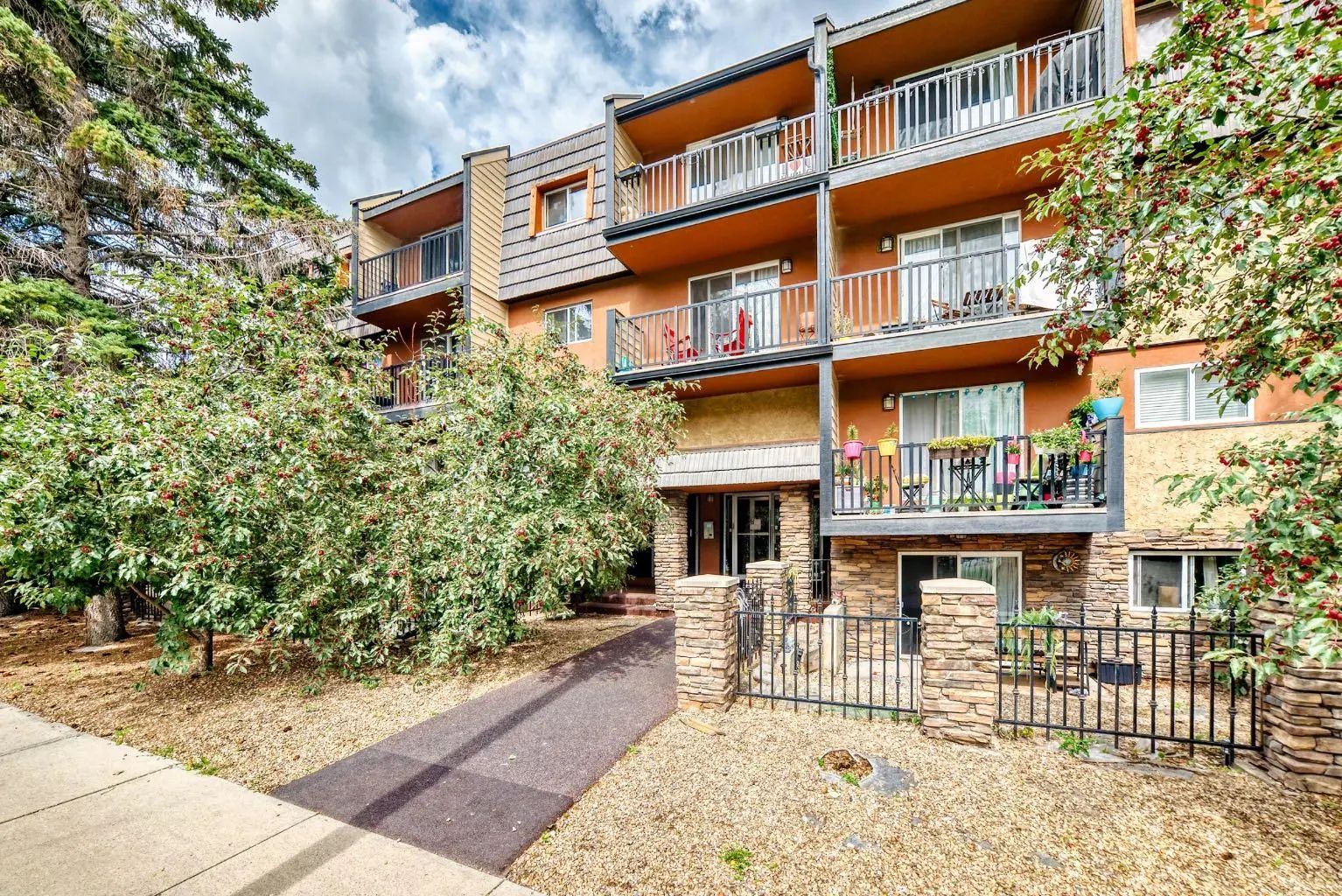 Xxx Xxxx Xx Avenue Sw Calgary Alberta T3C0Z8 Sunalta Details