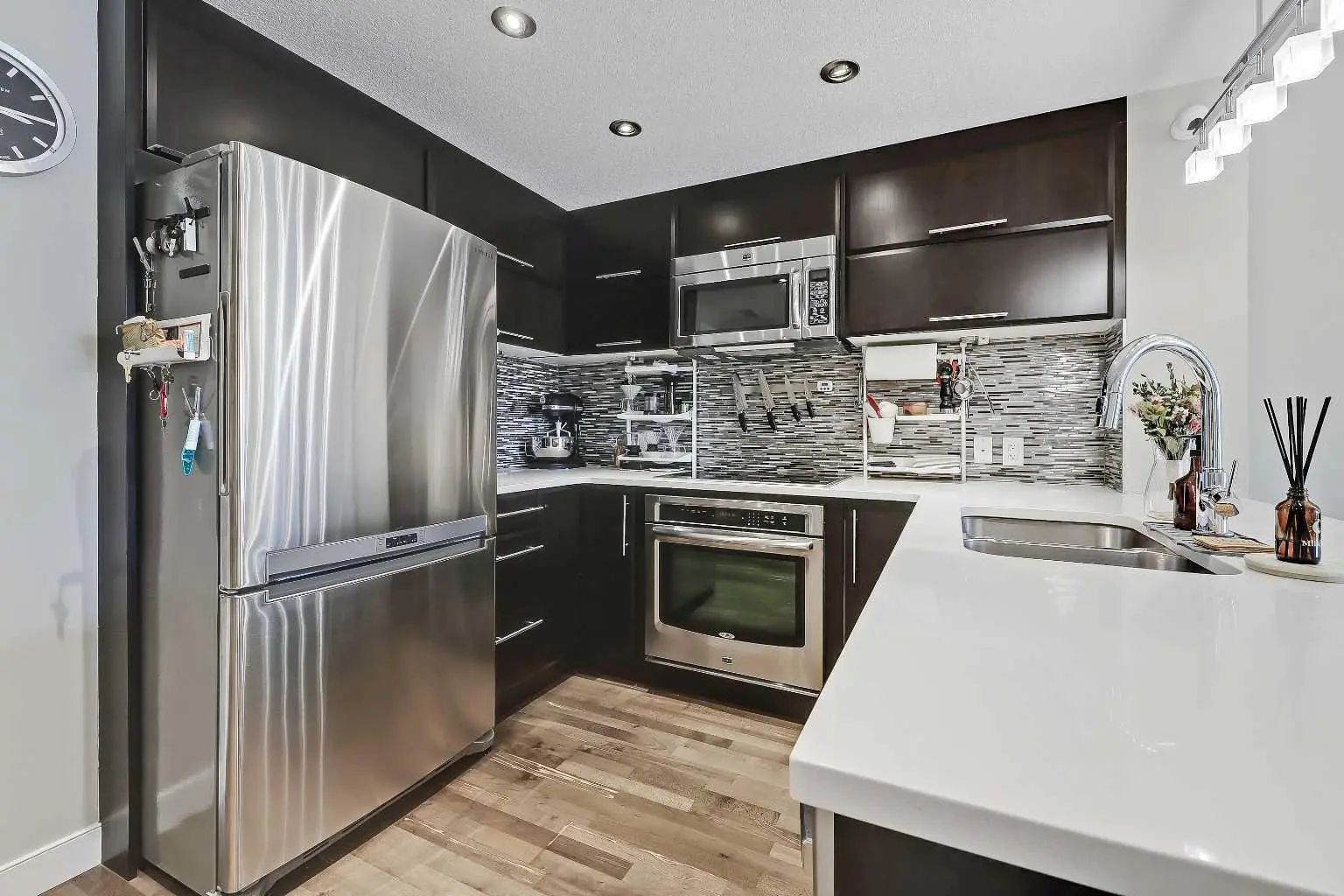 Xxx, Xxxx X Avenue Nw Calgary Alberta T2N 4J3 Hillhurst Details