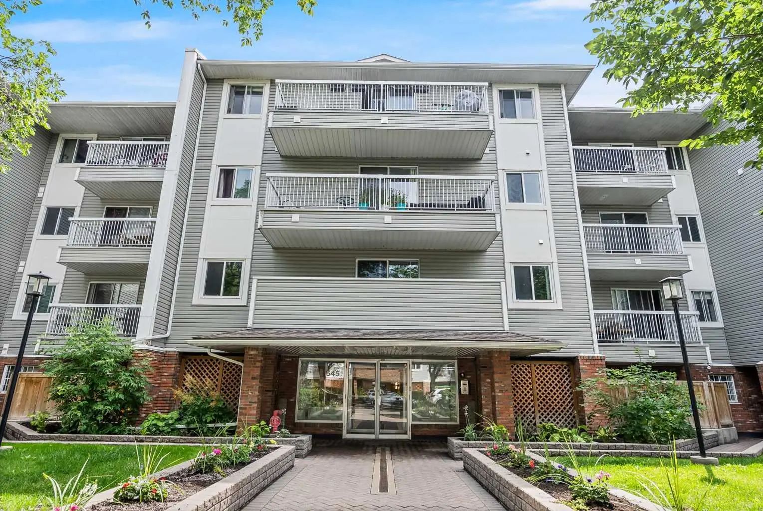 Xxx, Xxx Xx Avenue Sw Calgary Alberta T2S0C6 Cliff Bungalow Details