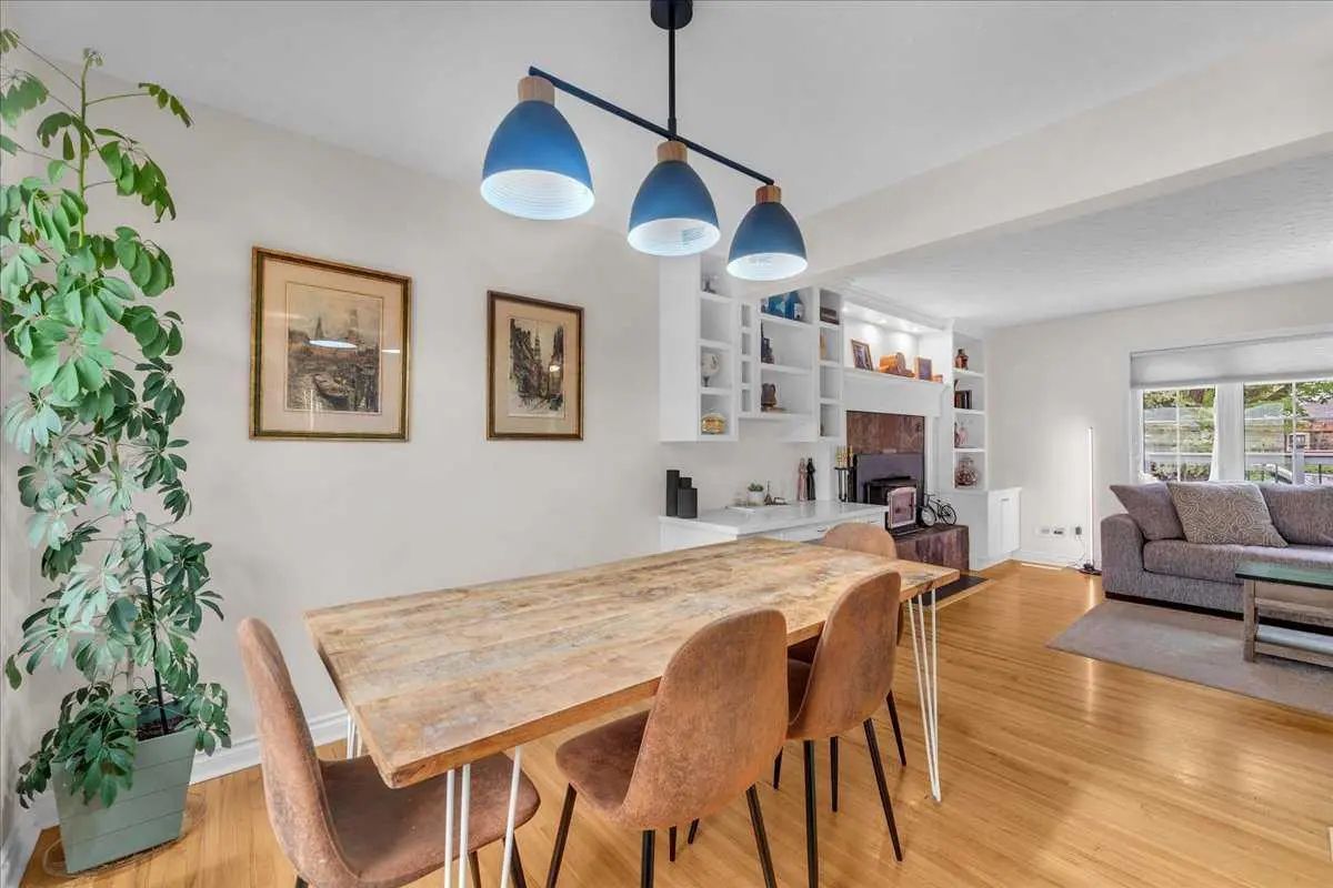 Xx Warwick Drive Sw Calgary Alberta T3C 2R5 Westgate Details