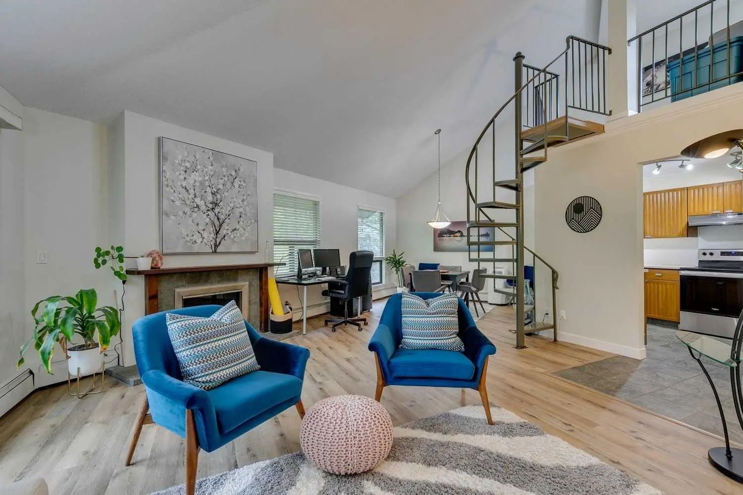 Xxx, Xxx Xx Avenue Sw Calgary Alberta T2S 0K6 Cliff Bungalow Details