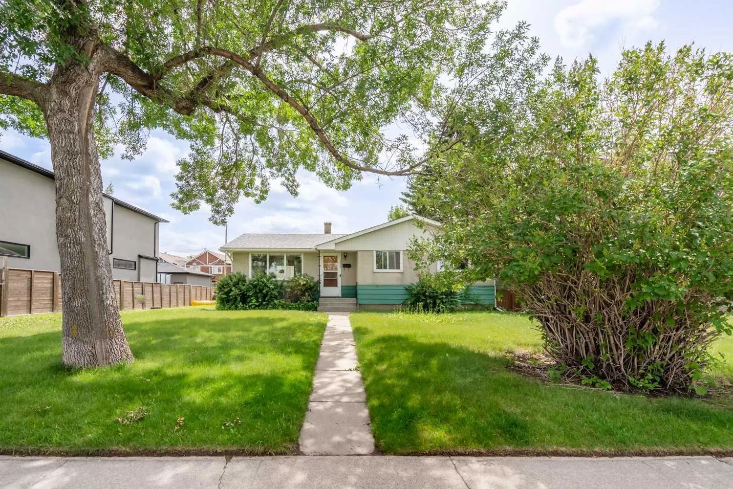 Xxxx Xx Avenue Nw Calgary Alberta T2K 0B2 Cambrian Heights Details