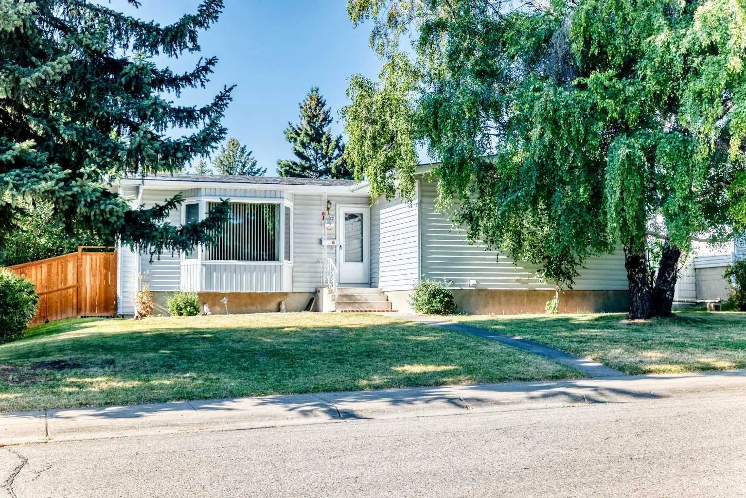 Xxxx Bulyea Road Nw Calgary Alberta T2L 2H8 Brentwood Details