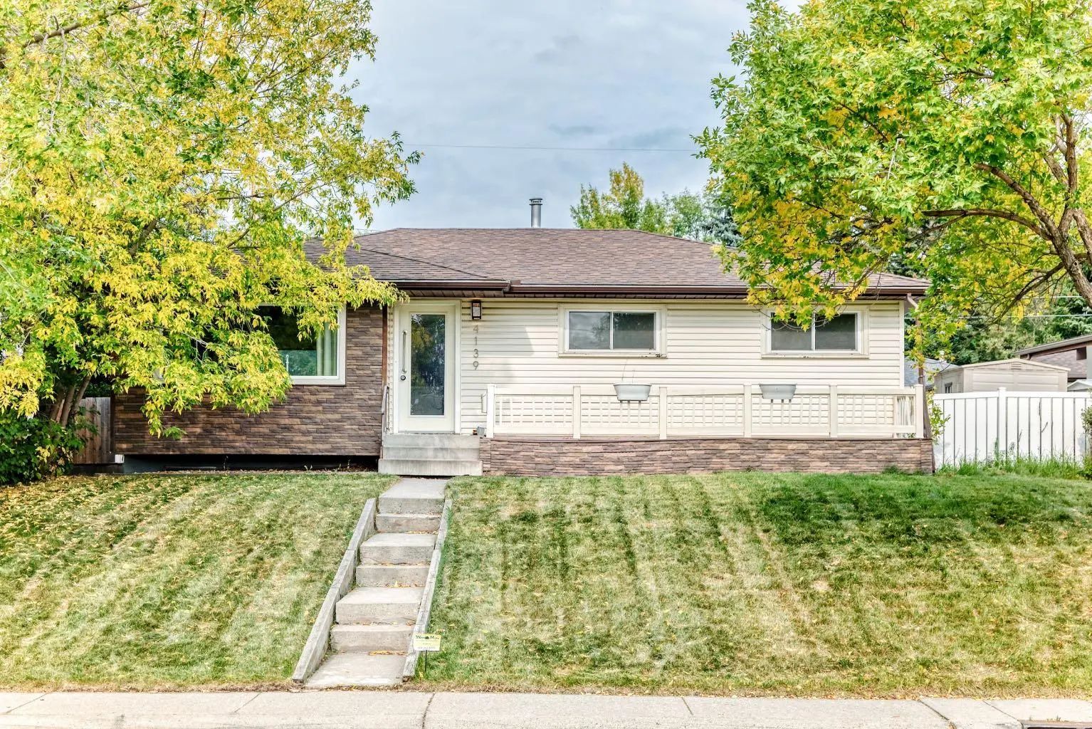Xxxx Bowlen Street Nw Calgary Alberta T2L1P8 Brentwood Details
