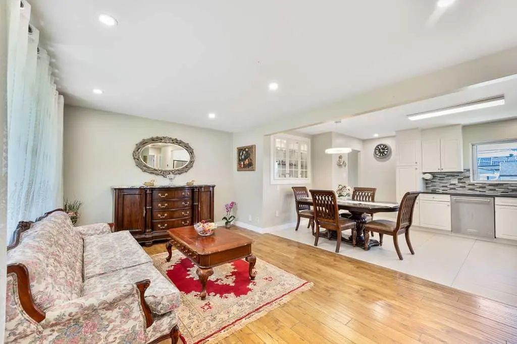 Xx Windermere Road Sw Calgary Alberta T3C 3K5 Wildwood Details