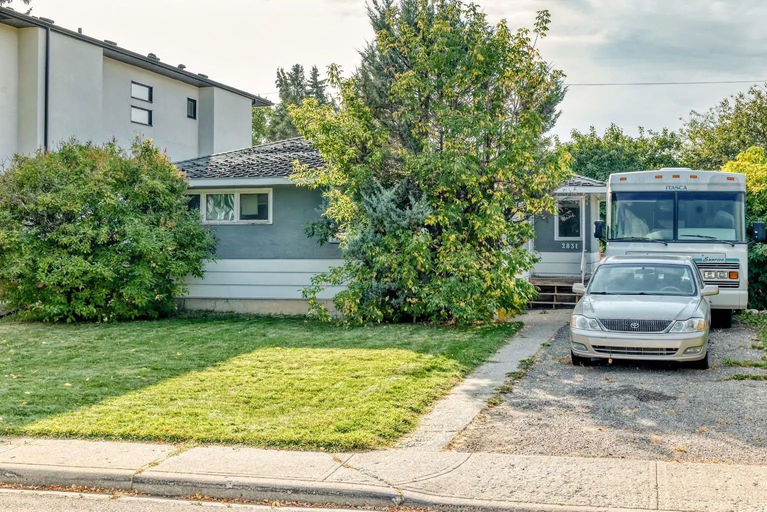 Xxxx Xx Street Sw Calgary Alberta T3E 3M2 Glenbrook Details