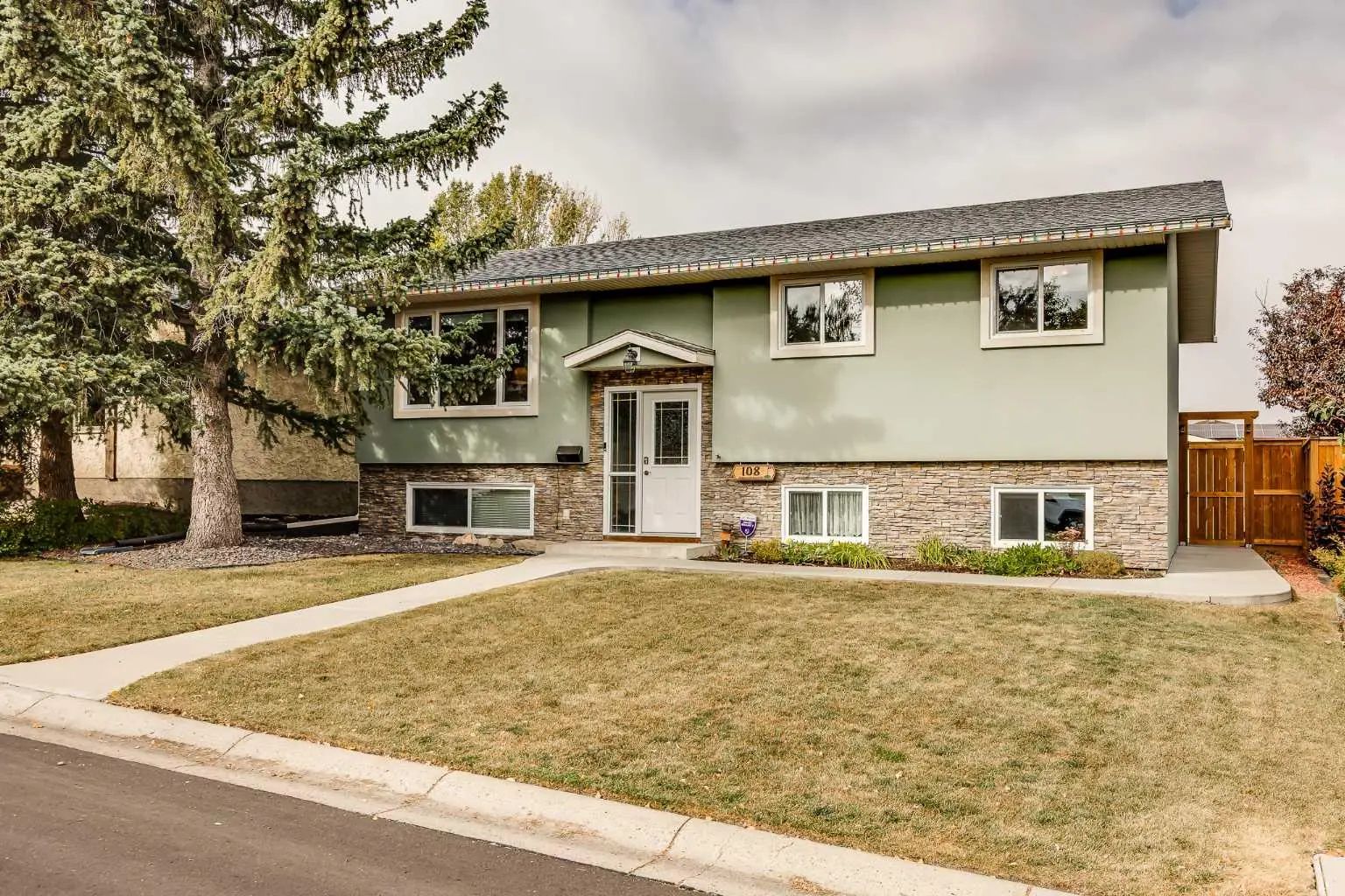 Xxx Beaconsfield Rise Nw Calgary Alberta T3K 1X4 Beddington Heights Details