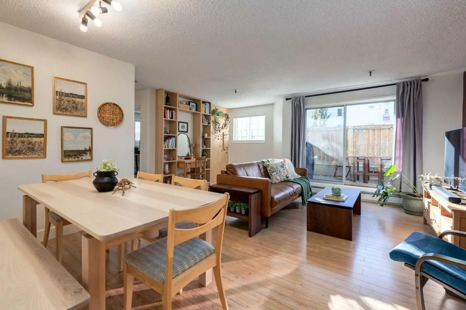 Xxx, Xxx Xx Avenue Sw Calgary Alberta T2S 0C6 Cliff Bungalow Details