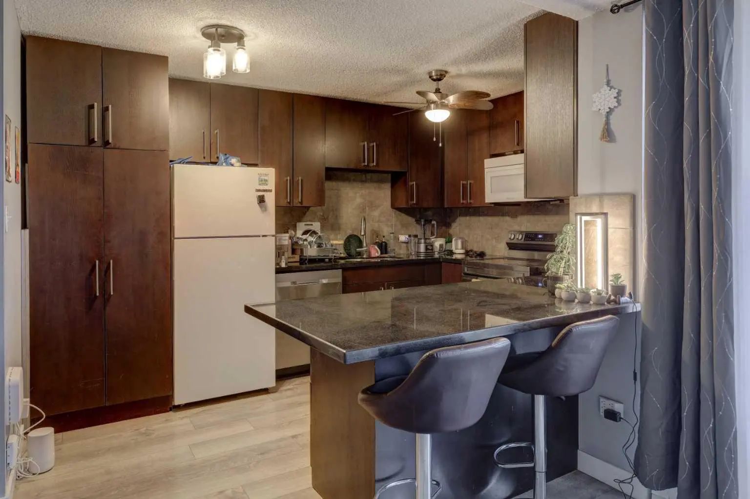 Xxx, Xxx Xx Avenue Sw Calgary Alberta T2S 0A9 Cliff Bungalow Details