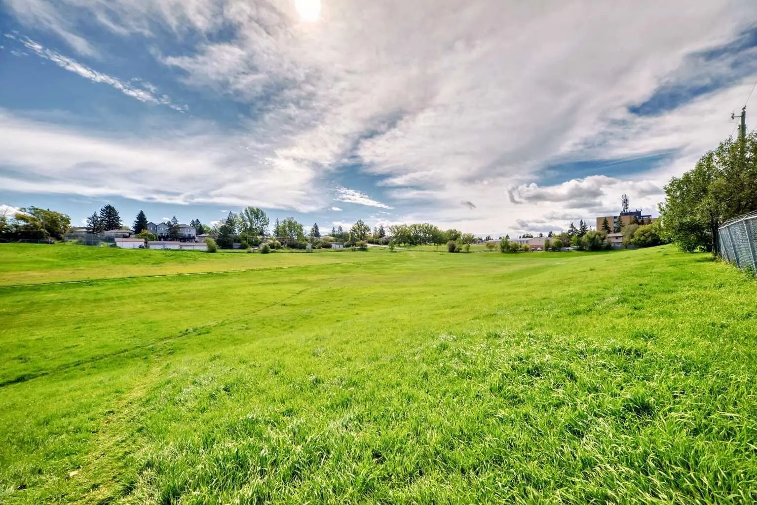 Xxx, Xxxx X Street Nw Calgary Alberta T2K 1A2 Highland Park Details