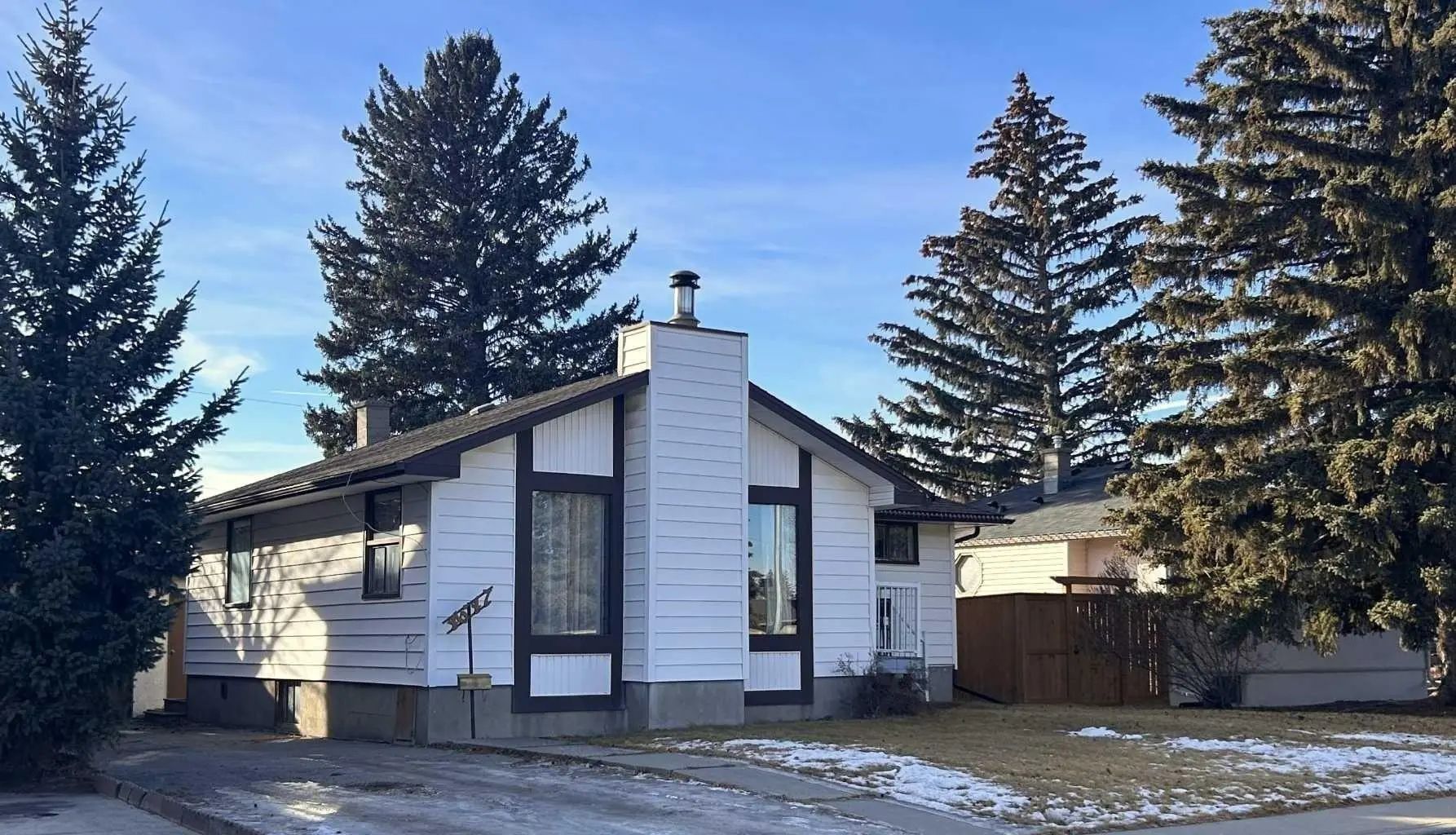 Xxxx Xx Avenue Nw Calgary Alberta T3B 0J1 Montgomery Details