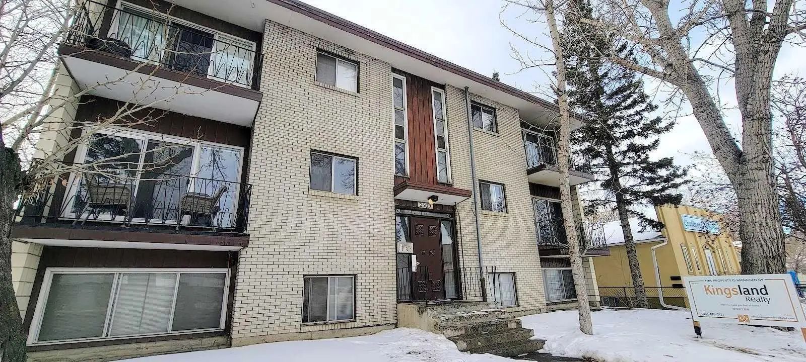 X Xxxx Centre Street  Calgary Alberta T2E2V1 Tuxedo Park Details