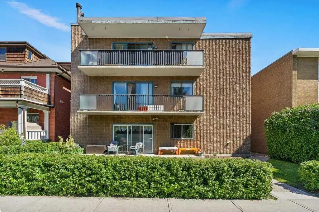 B, Xxx Xx Avenue Sw Calgary Alberta T2S 0C5 Cliff Bungalow Details