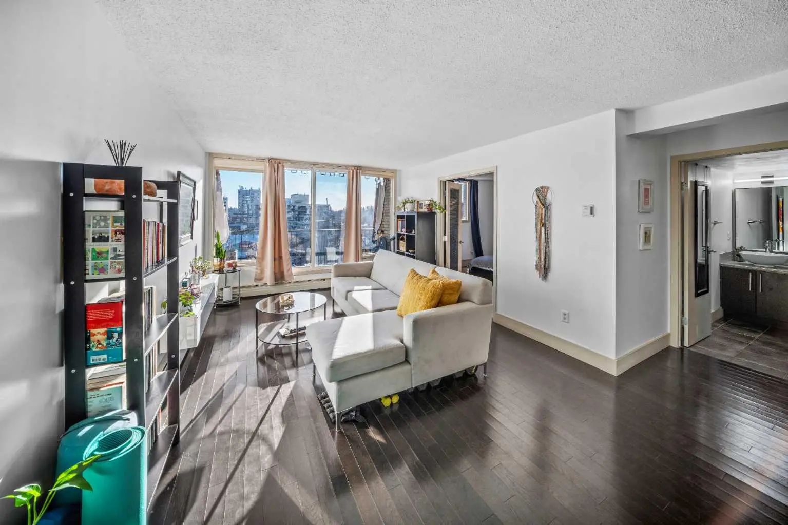 Xxx, Xxx Xx Avenue Sw Calgary Alberta T2S 0E4 Cliff Bungalow Details