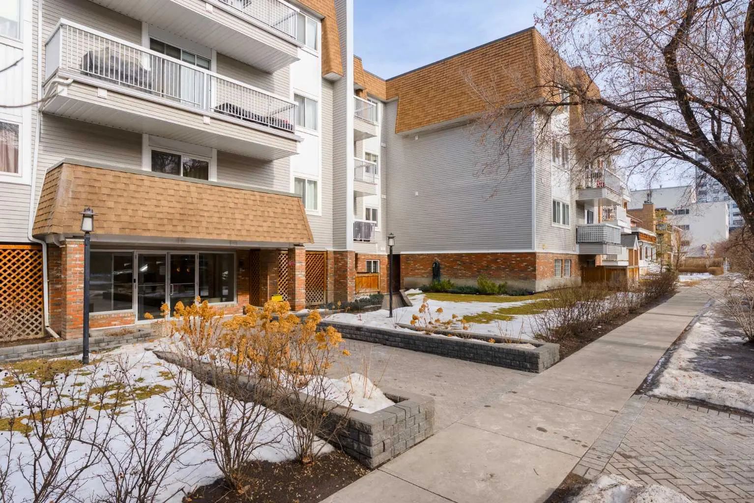 Xxx, Xxx Xx Avenue Sw Calgary Alberta T2S 0C5 Cliff Bungalow Details