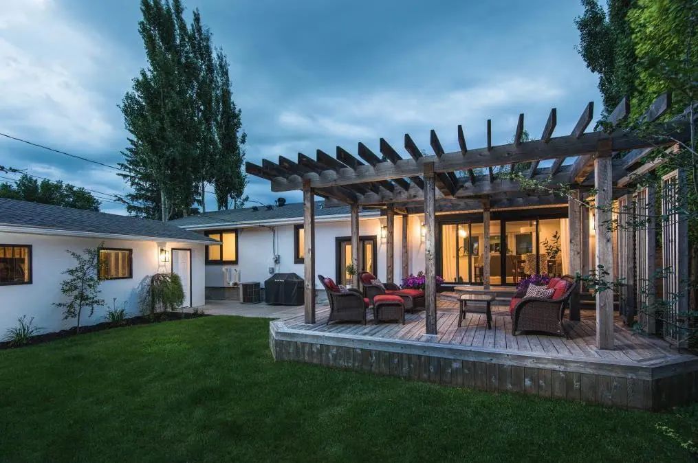 Xx Wildwood Drive Sw Calgary Alberta T3C 3C6 Wildwood Details