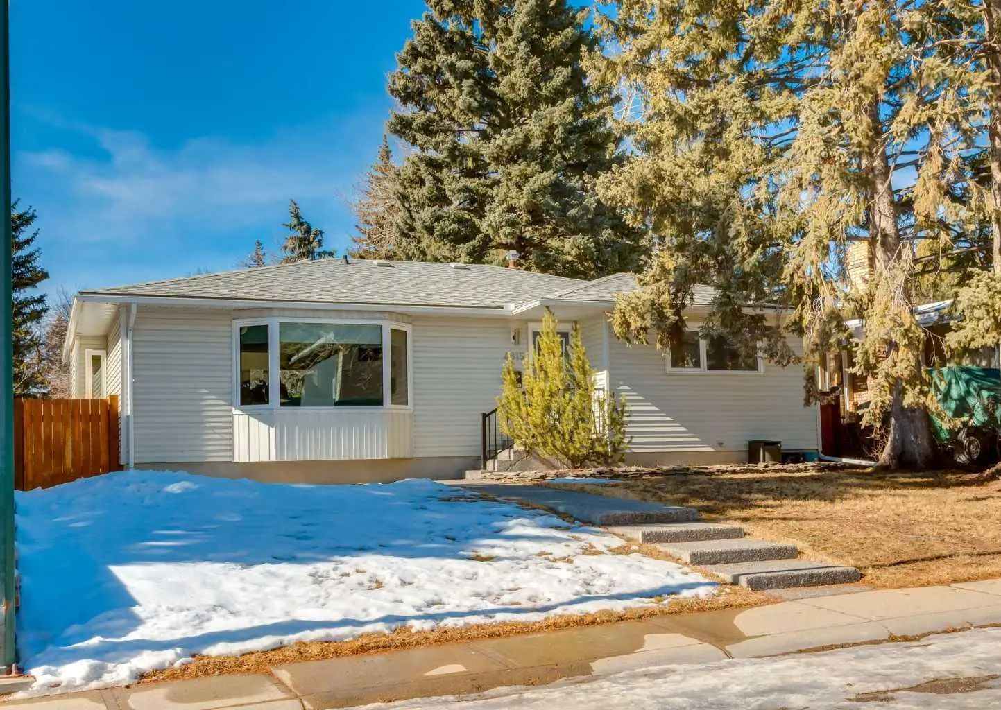 Xxxx Claret Street Nw Calgary Alberta T2L 1B9 Charleswood Details