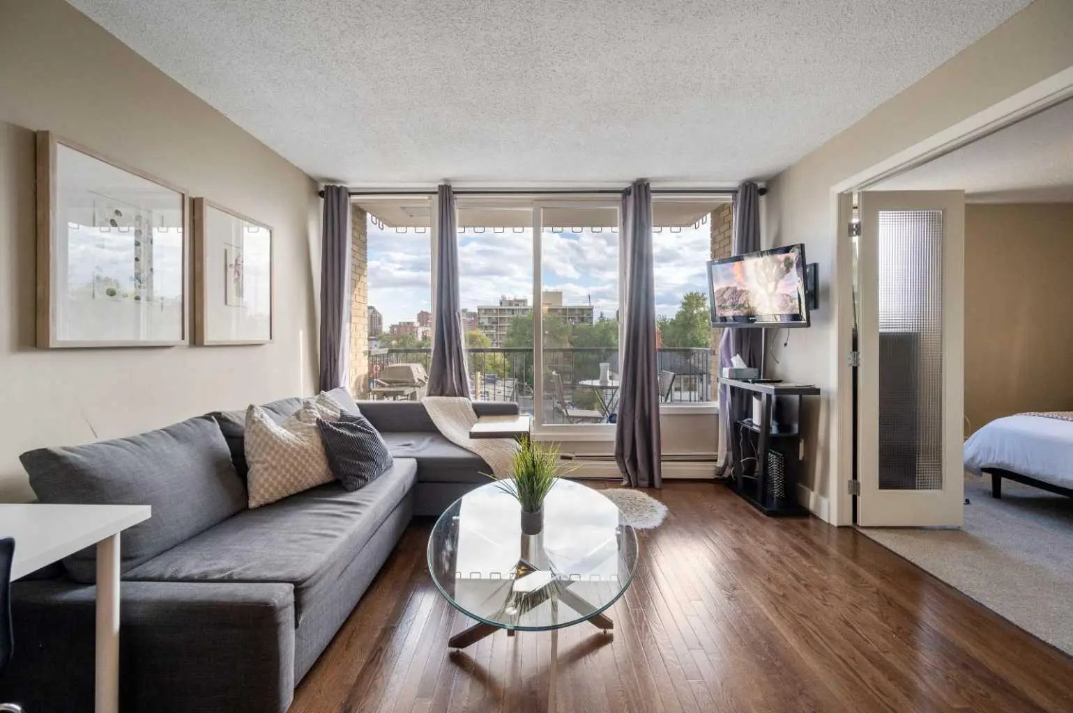 Xxx, Xxx Xx Avenue Sw Calgary Alberta T2S 0E4 Cliff Bungalow Details