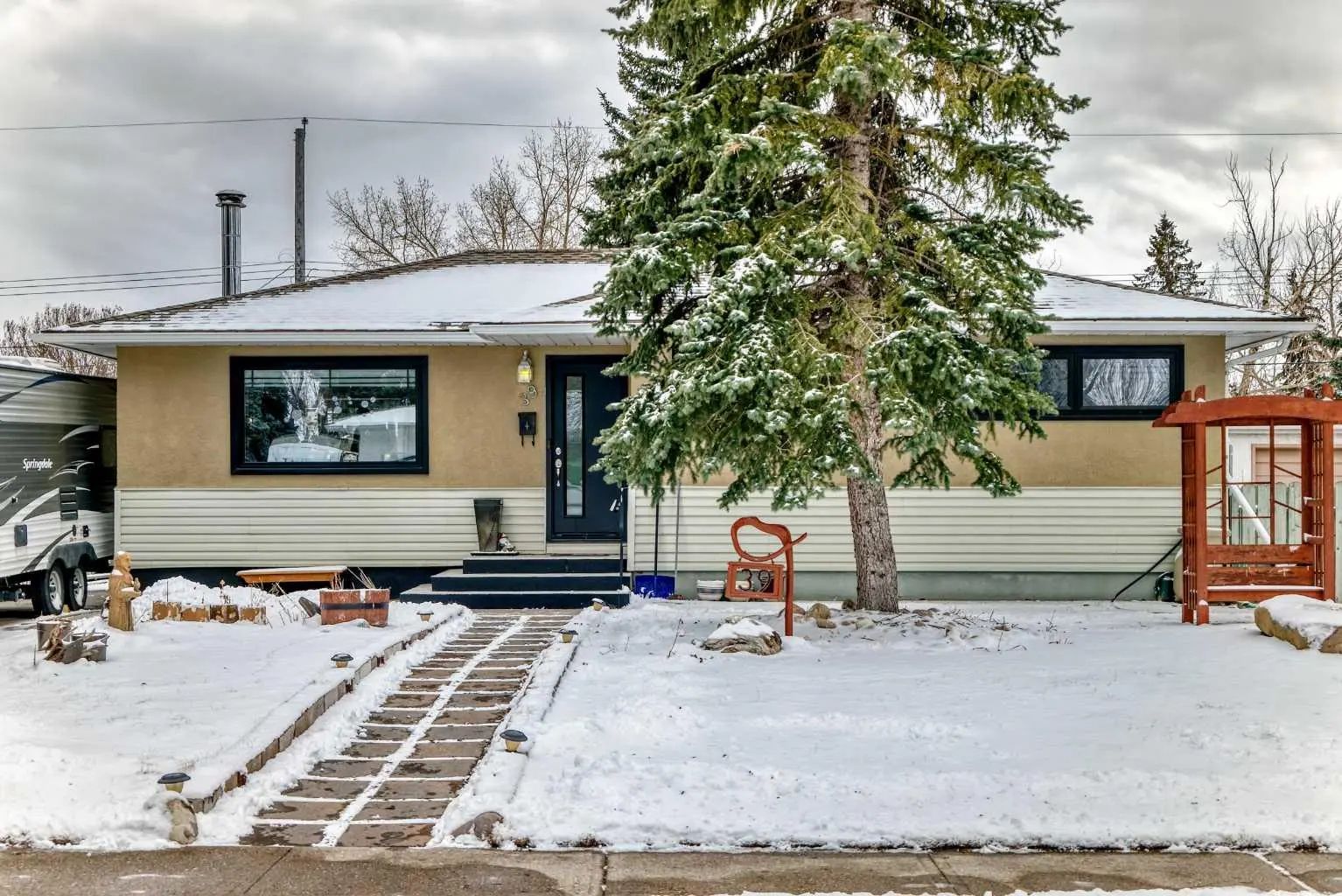 Xx Winchester Crescent Sw Calgary Alberta T3C 2T9 Westgate Details