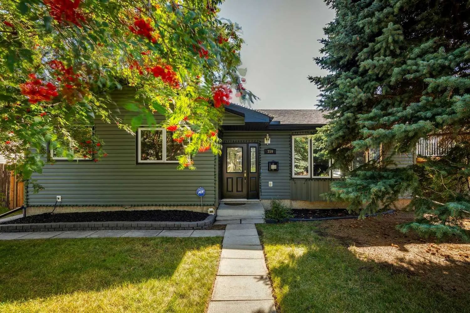 Xxx Norseman Road Nw Calgary Alberta T2K 5N8 North Haven Upper Details