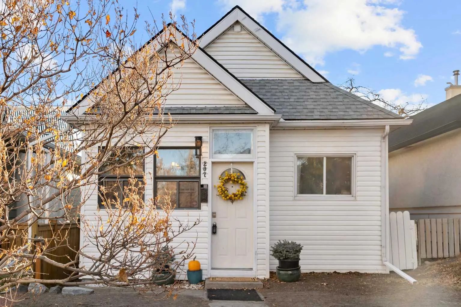 Xxx Xx Avenue Nw Calgary Alberta T2M 2P3 Tuxedo Park Details