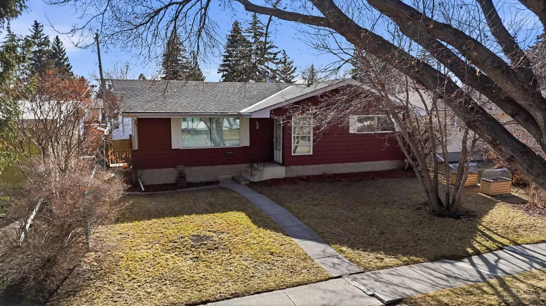 Xxxx Northmount Drive Nw Calgary Alberta T2L0G7 Brentwood Details