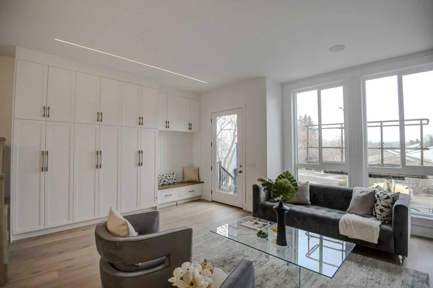 Xxxx Xx Avenue Nw Calgary Alberta T2M 1L5 Capitol Hill Details