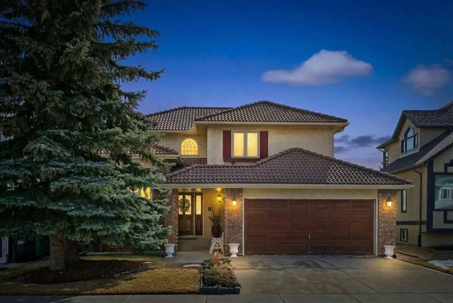 115 Strathaven Circle Southwest, Calgary
