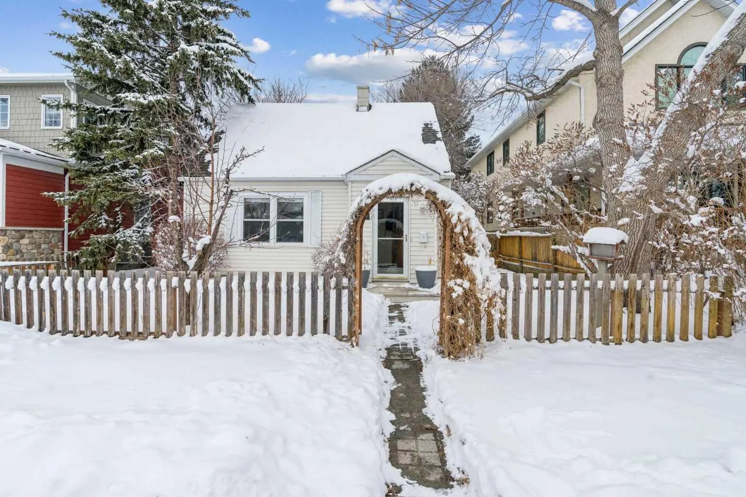 Xxxx Xx Avenue Nw Calgary Alberta T2M 1A2 Capitol Hill Details