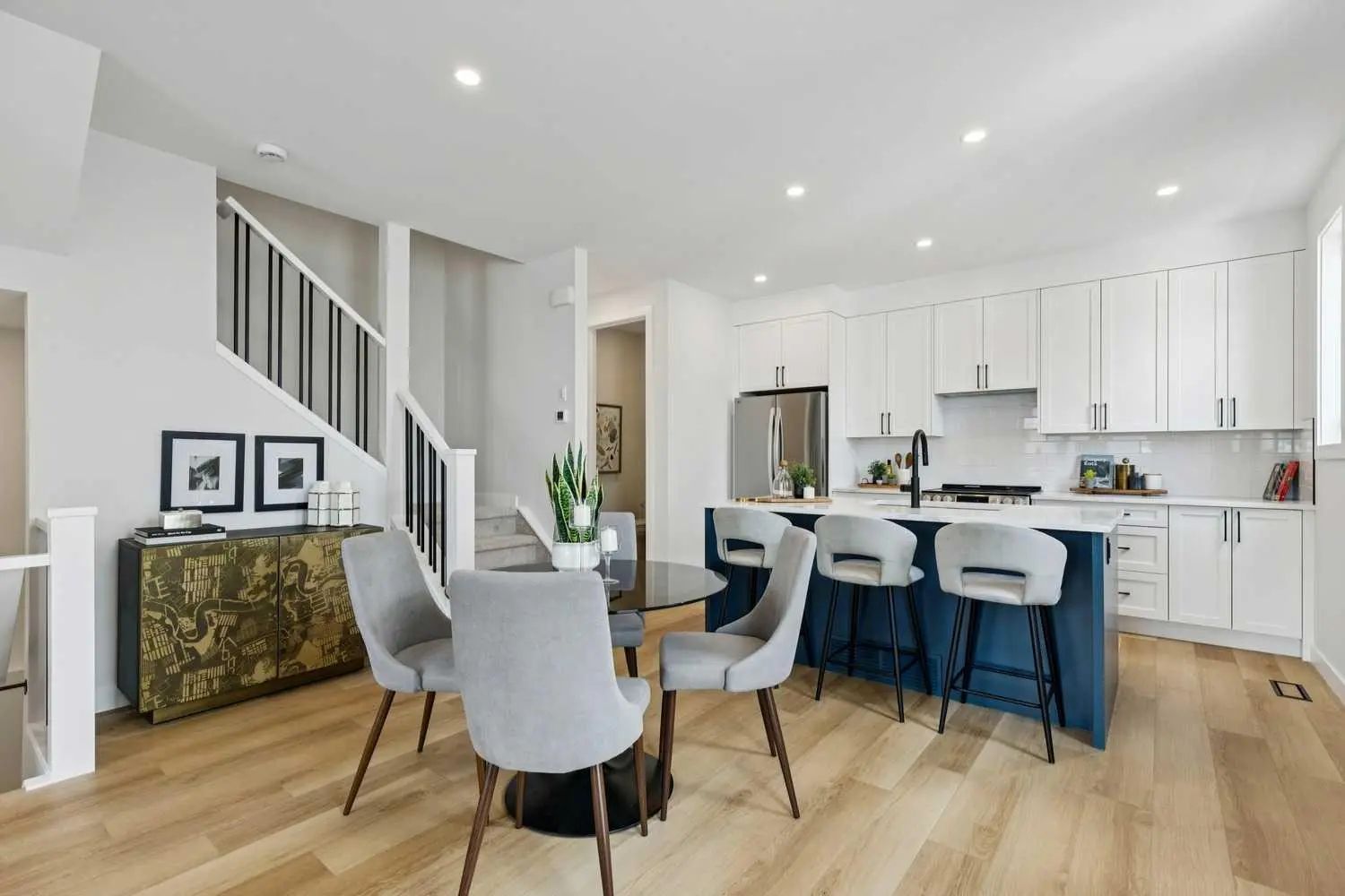 X, Xxx Xx Avenue Nw Calgary Alberta T2M2P9 Highland Park Details