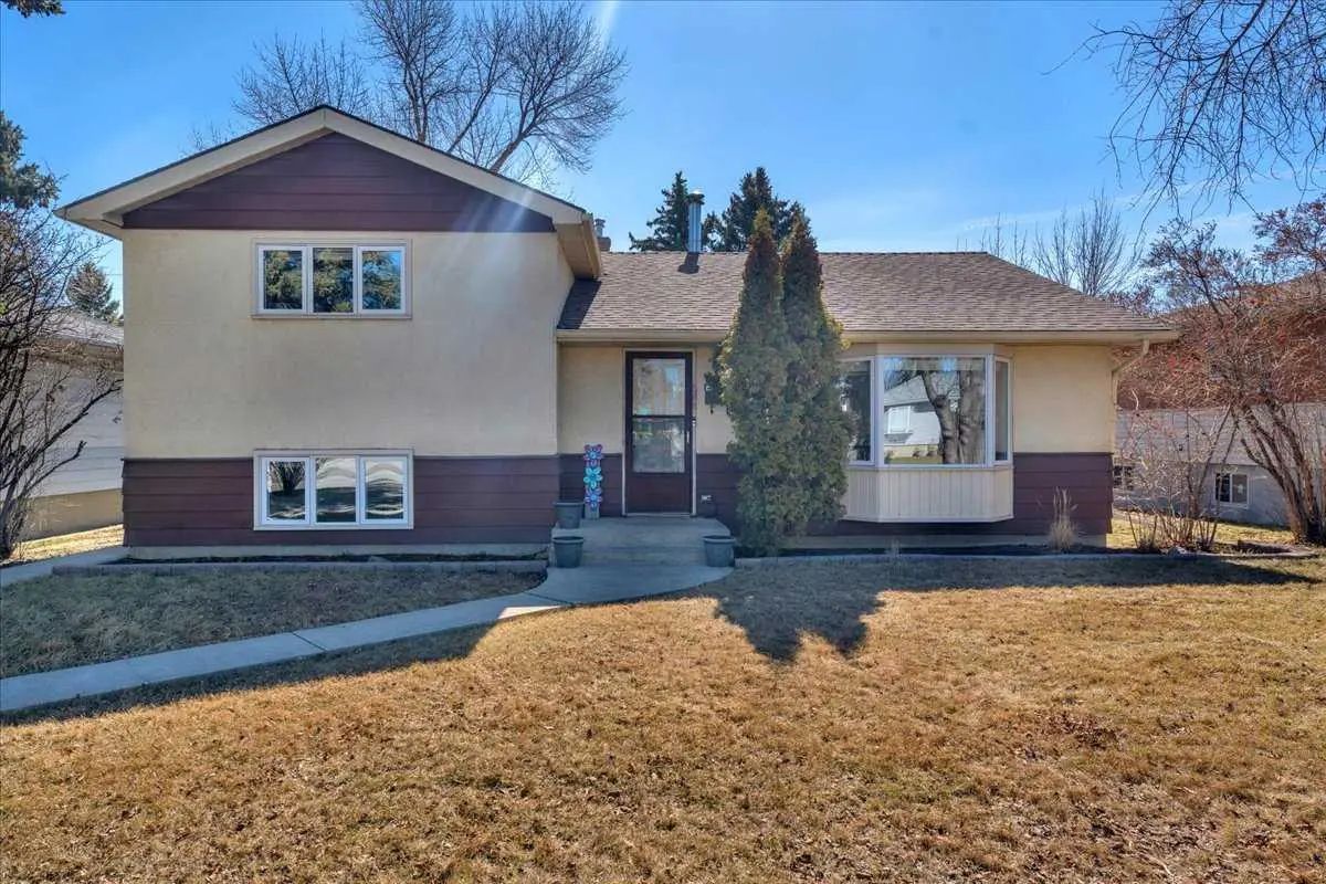 Xxx Northmount Drive Nw Calgary Alberta T2K 3J2 Cambrian Heights Details