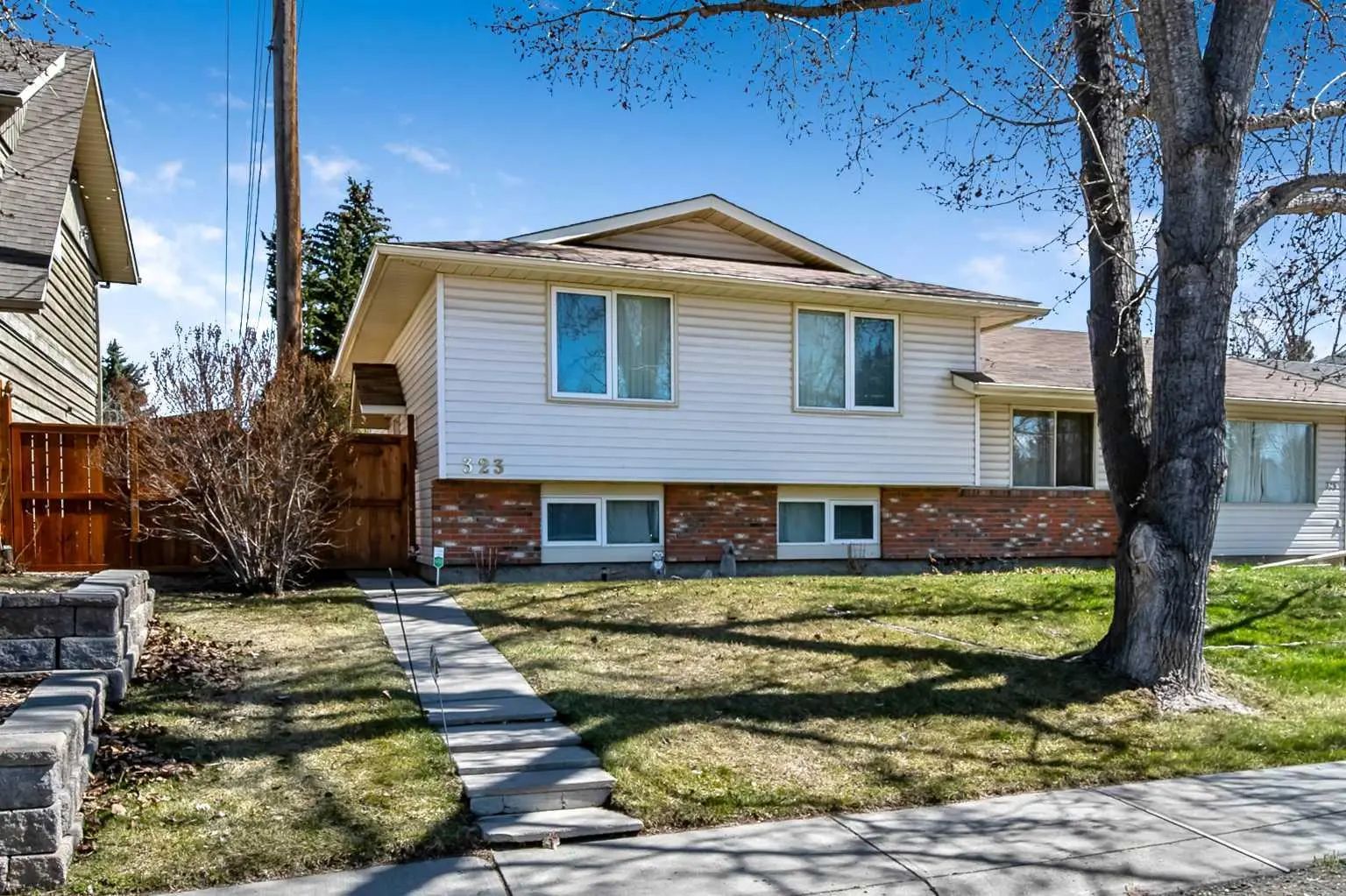 Xxx Woodvale Crescent Sw Calgary Alberta T2W 3L3 Woodlands Details