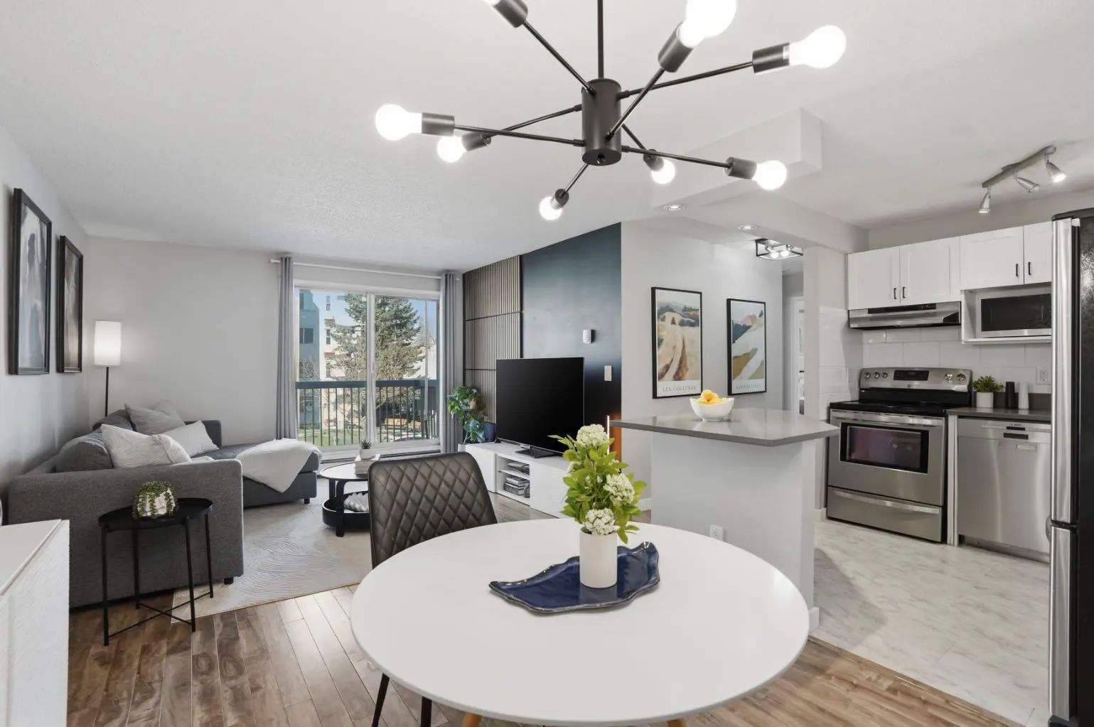 Xxx, Xxx Xx Avenue Sw Calgary Alberta T2S 0C6 Cliff Bungalow Details