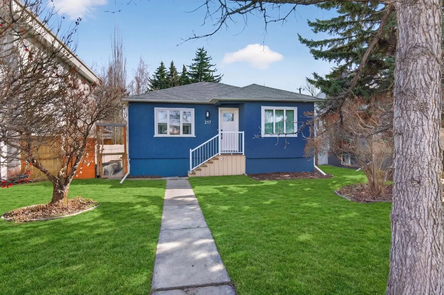 Xxx Xx Avenue Ne Calgary Alberta T2E1W9 Tuxedo Park Details