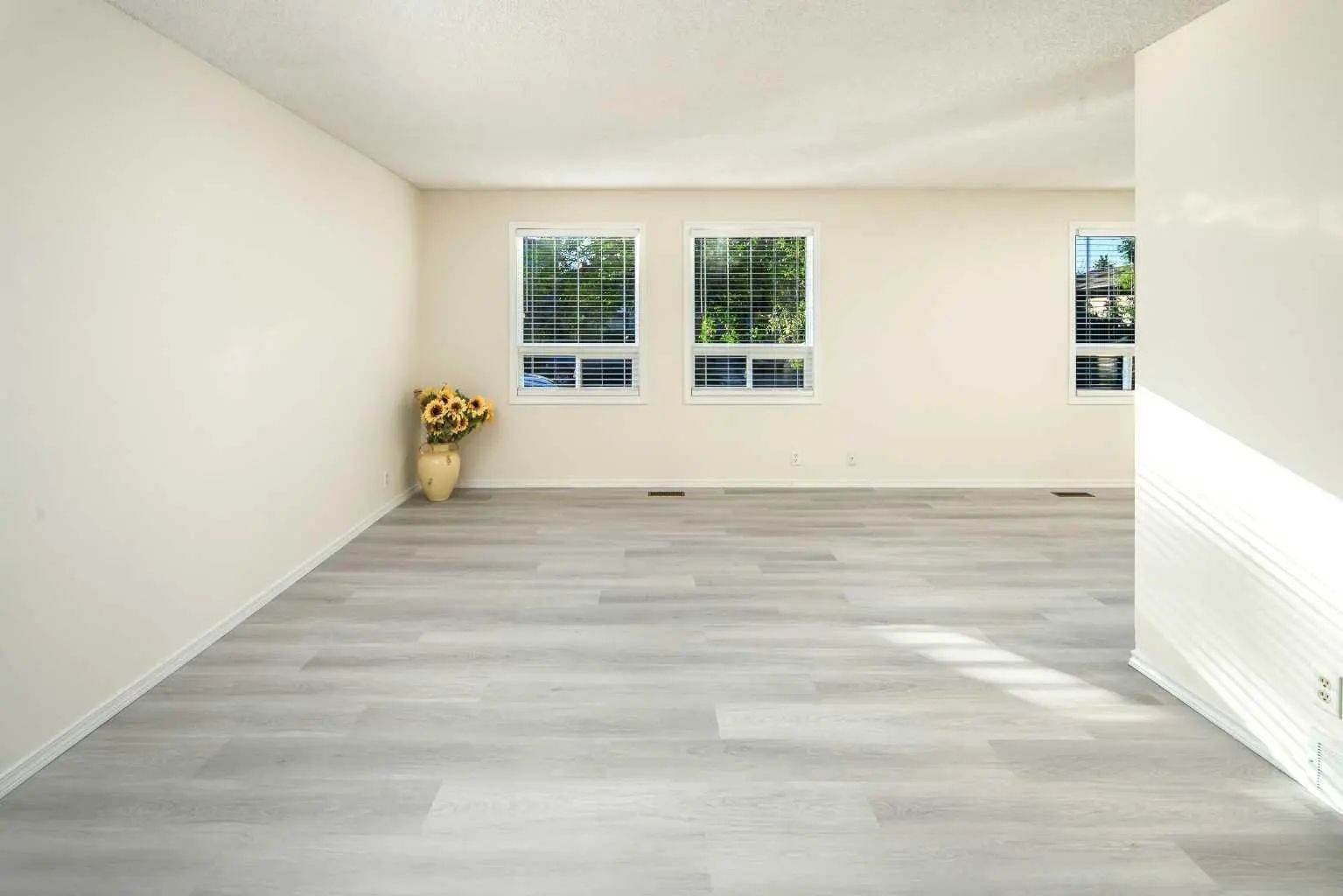 Xx Bernard Way Nw Calgary Alberta T3K 2B9 Beddington Heights Details