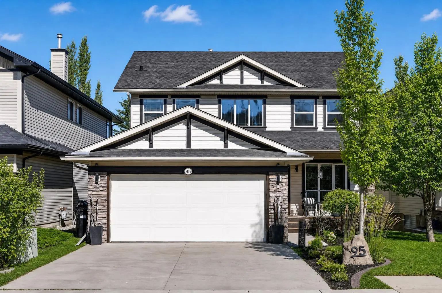 Xx Crestmont Drive Sw Calgary Alberta T3B 5Z6 Crestmont Details