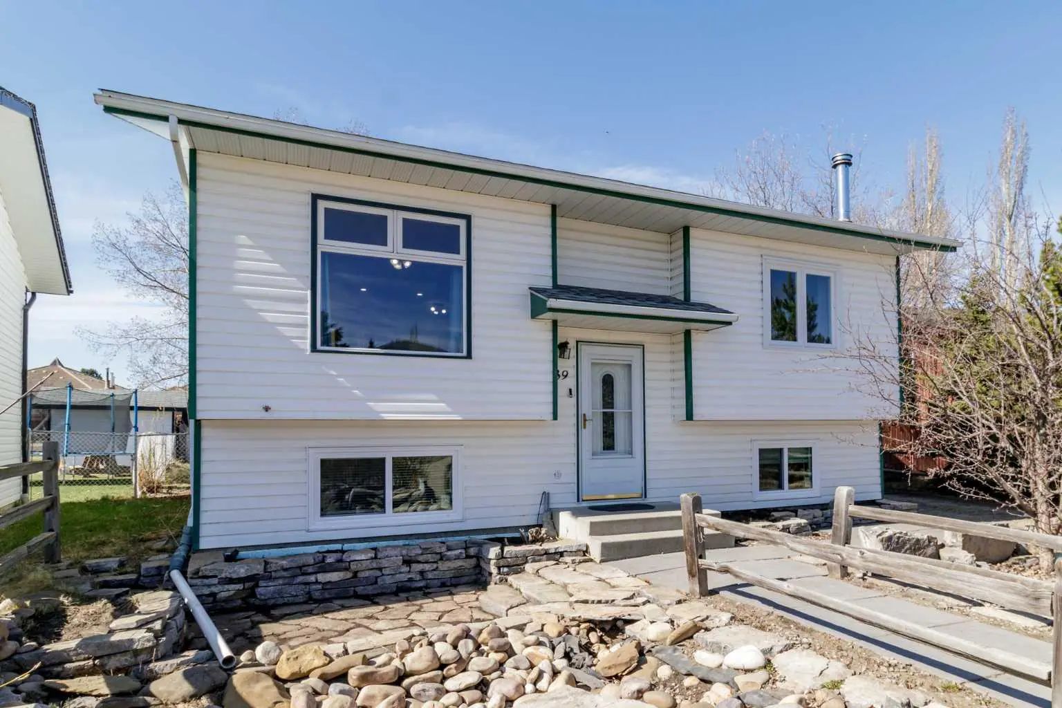 Xx Cedar Crescent  Lacombe Alberta T4L 1V1 Woodlands Details