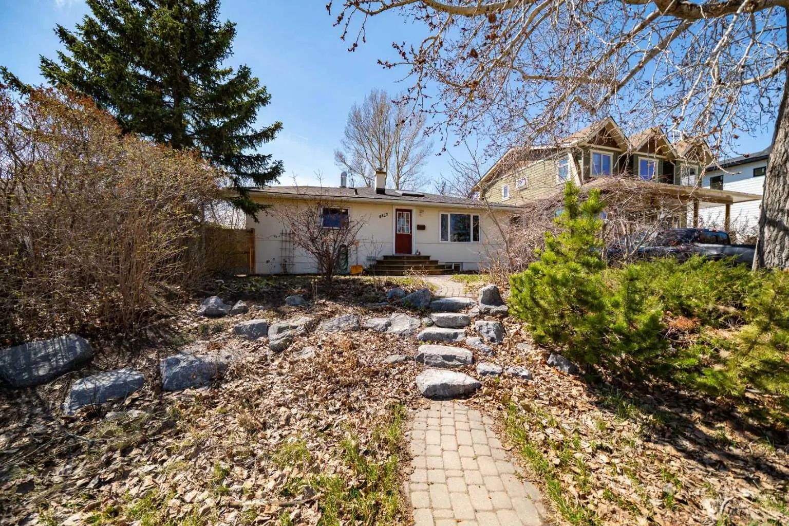 Xxxx Xx Avenue Nw Calgary Alberta T3B 0J1 Montgomery Details