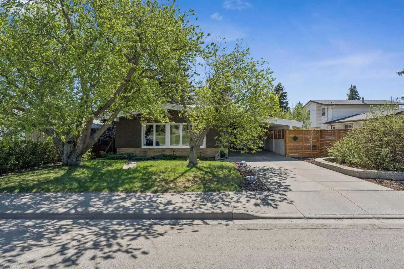 Xxxx Xx Avenue Nw Calgary Alberta T2K 0B3 Cambrian Heights Details