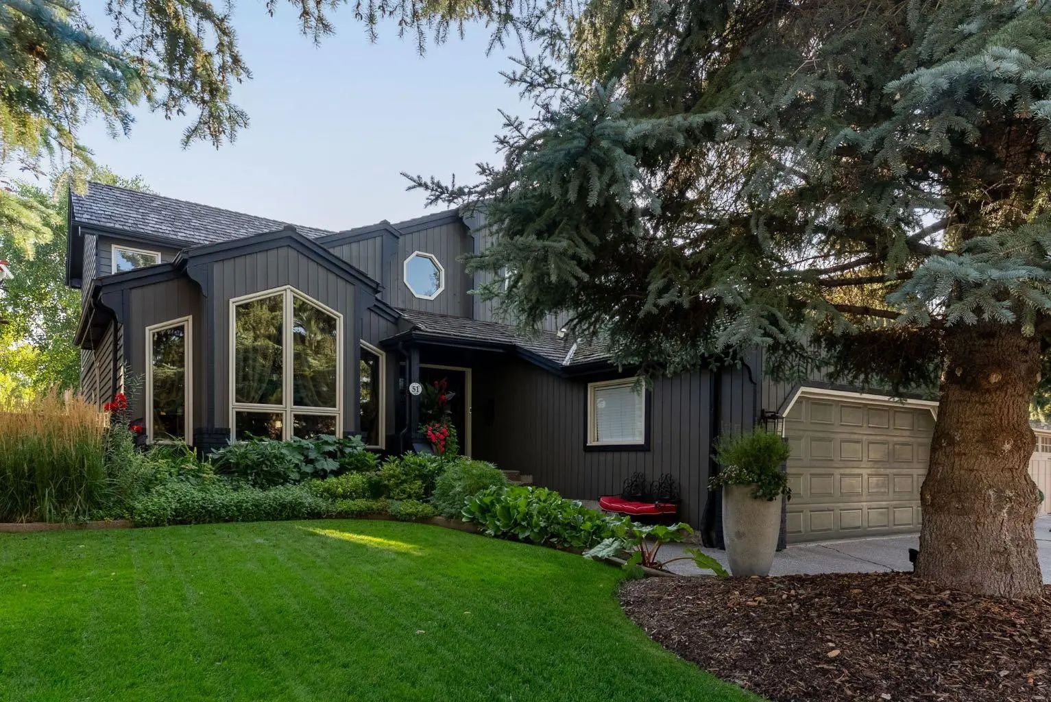 Xx Woodridge Close Sw Calgary Alberta T2W 5M2 Woodlands Details