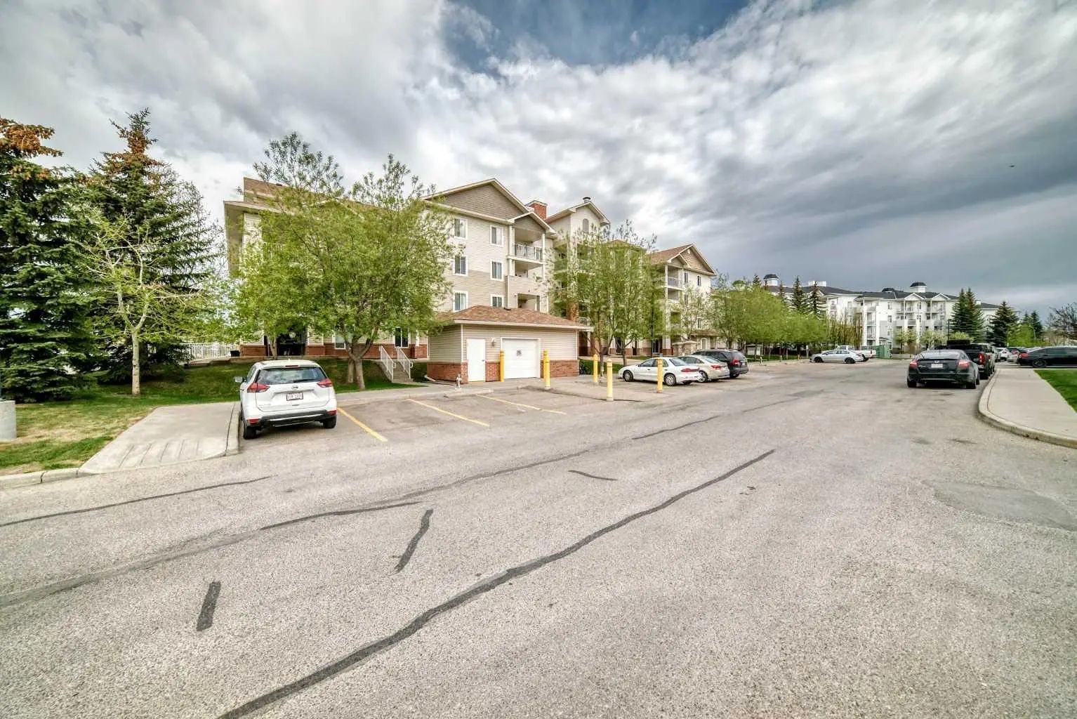 Xxx, Xx Country Village Bay Ne Calgary Alberta t3k 5y9 Country Hills Village Details