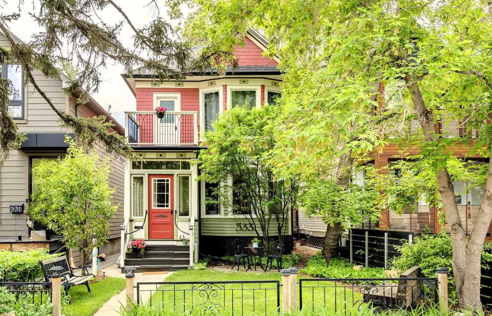 Xxx Xx Avenue Sw Calgary Alberta T2S 0H5 Cliff Bungalow Details