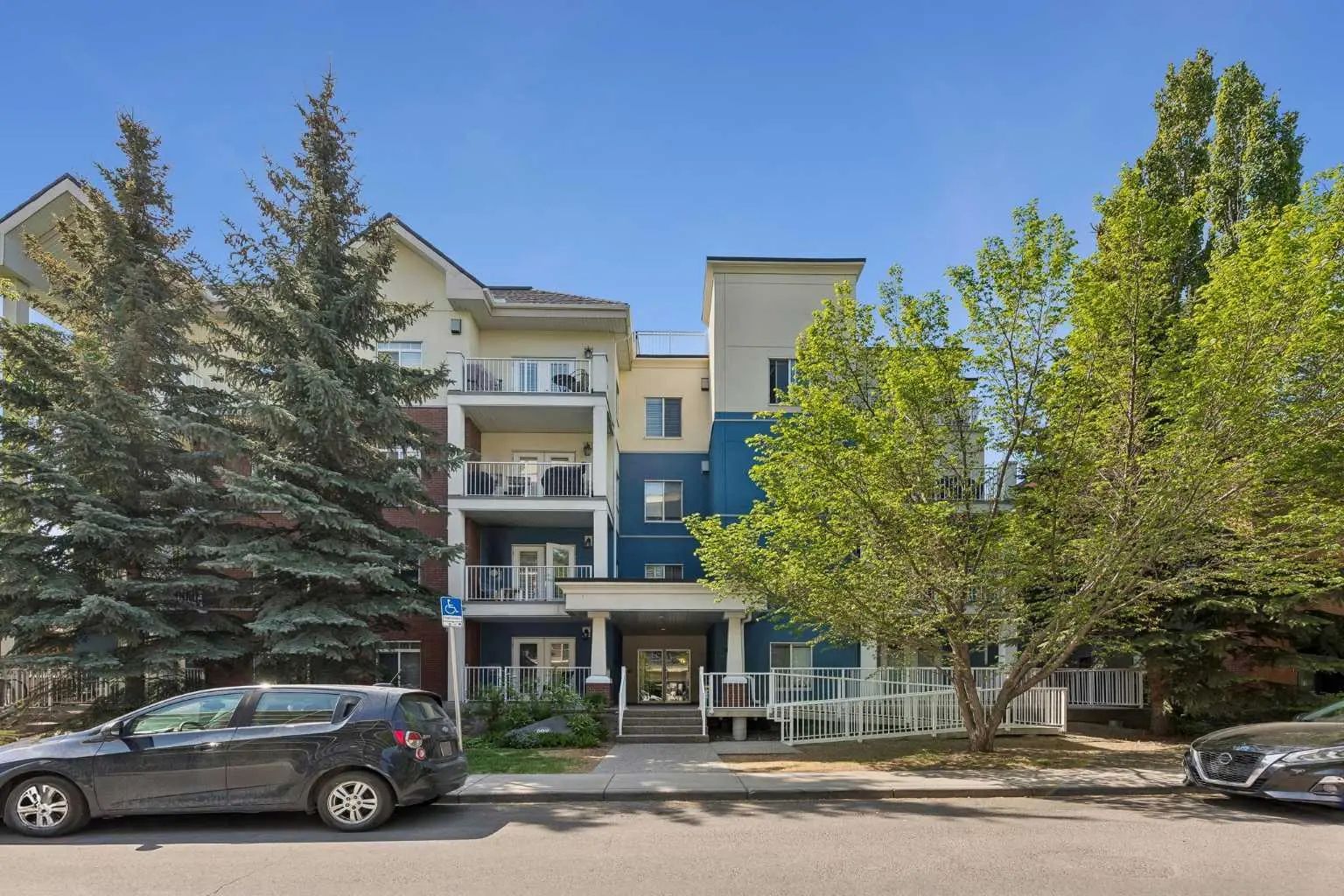 Xxx, Xxx Xx Avenue Sw Calgary Alberta T2S 0G9 Cliff Bungalow Details