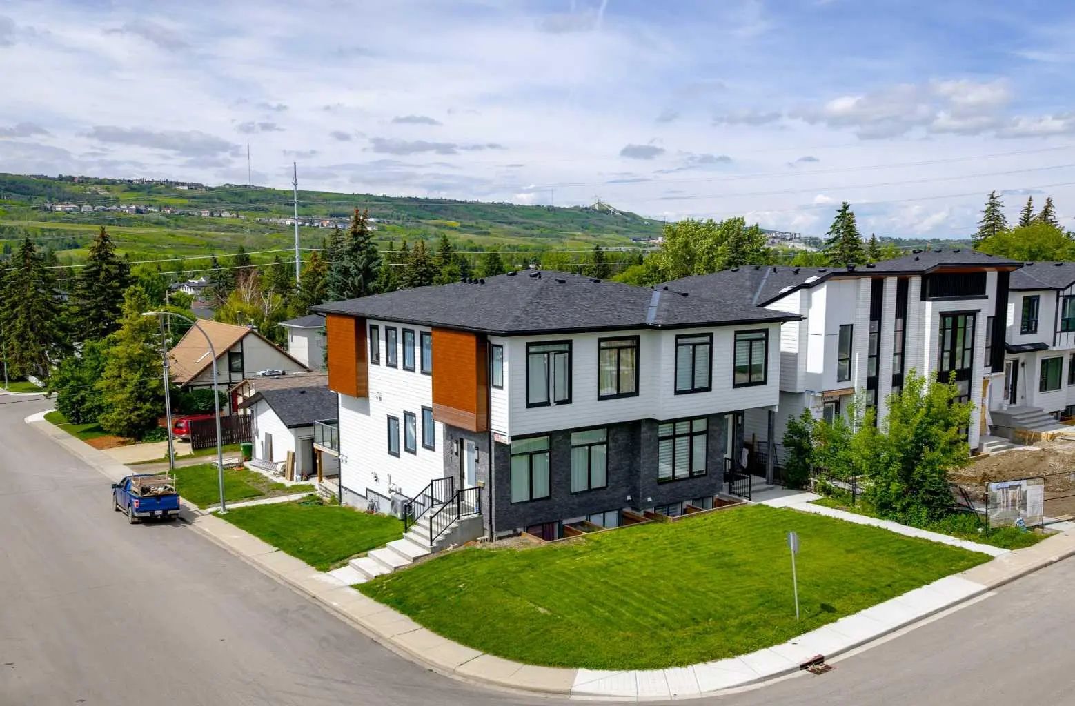 Xxxx Xx Avenue Nw Calgary Alberta T3B 0X3 Montgomery Details
