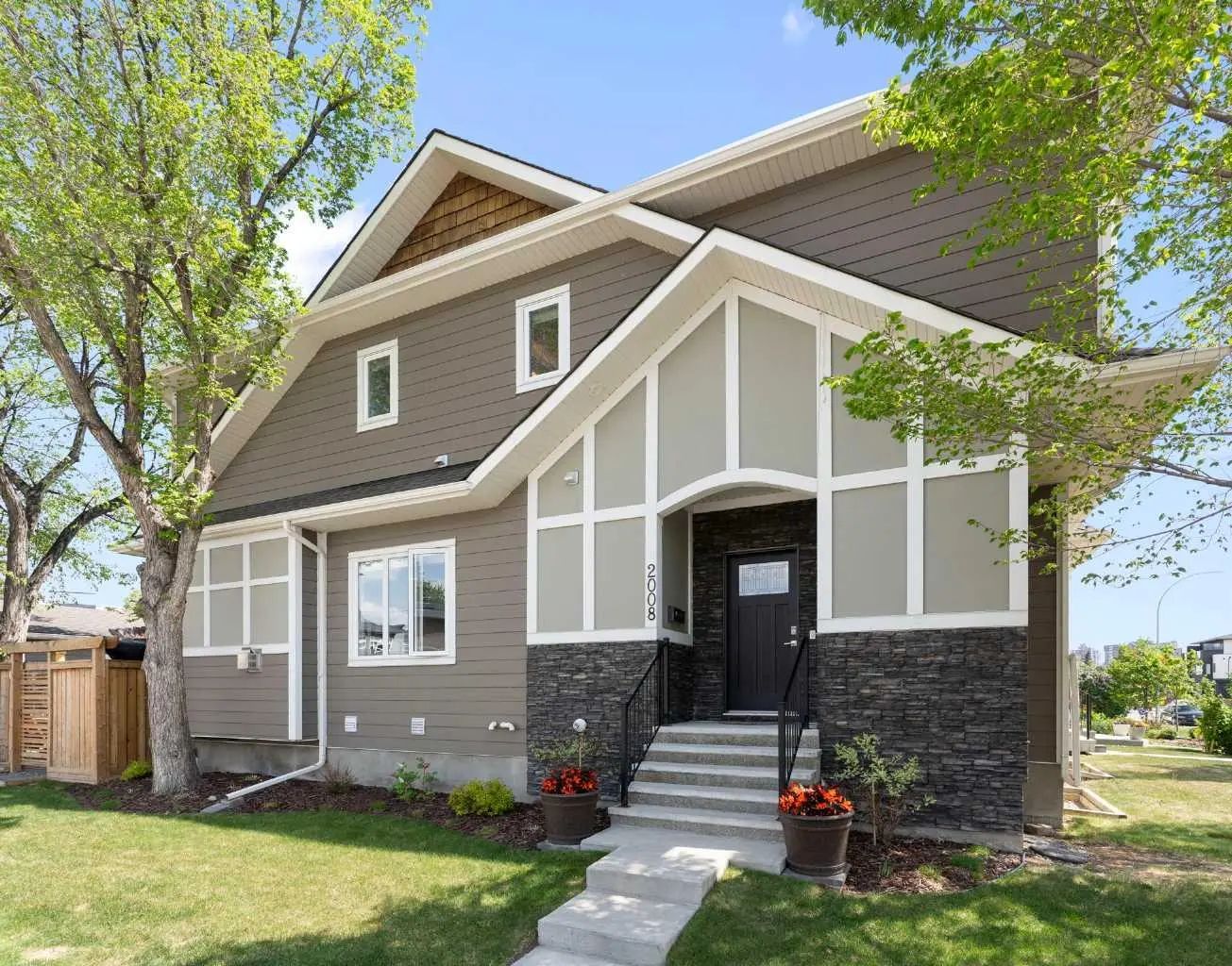 Xxxx Xx Street Nw Calgary Alberta T3B 6E4 Montgomery Details
