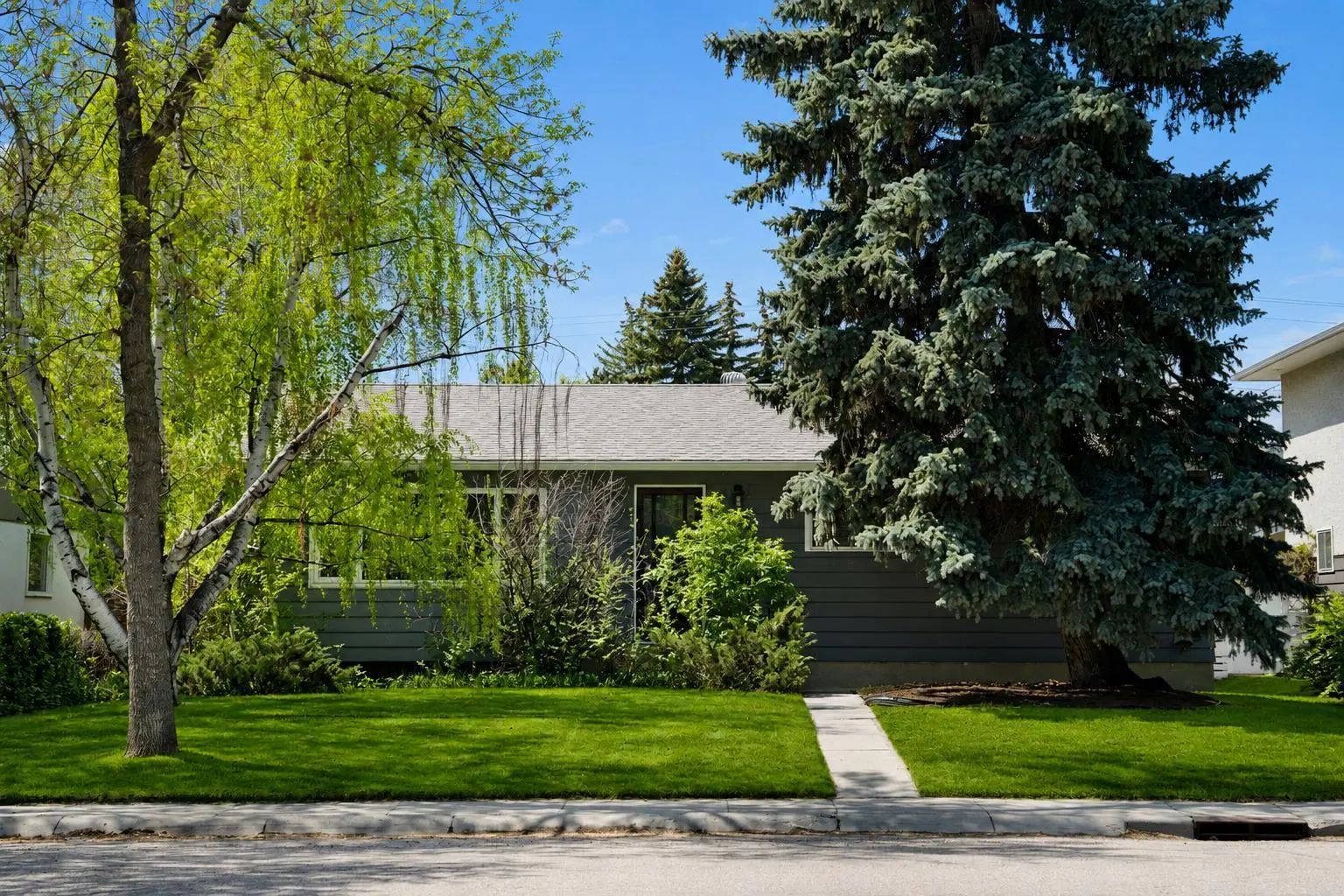Xxxx Brentwood Boulevard Nw Calgary Alberta T2L 1L9 Brentwood Details