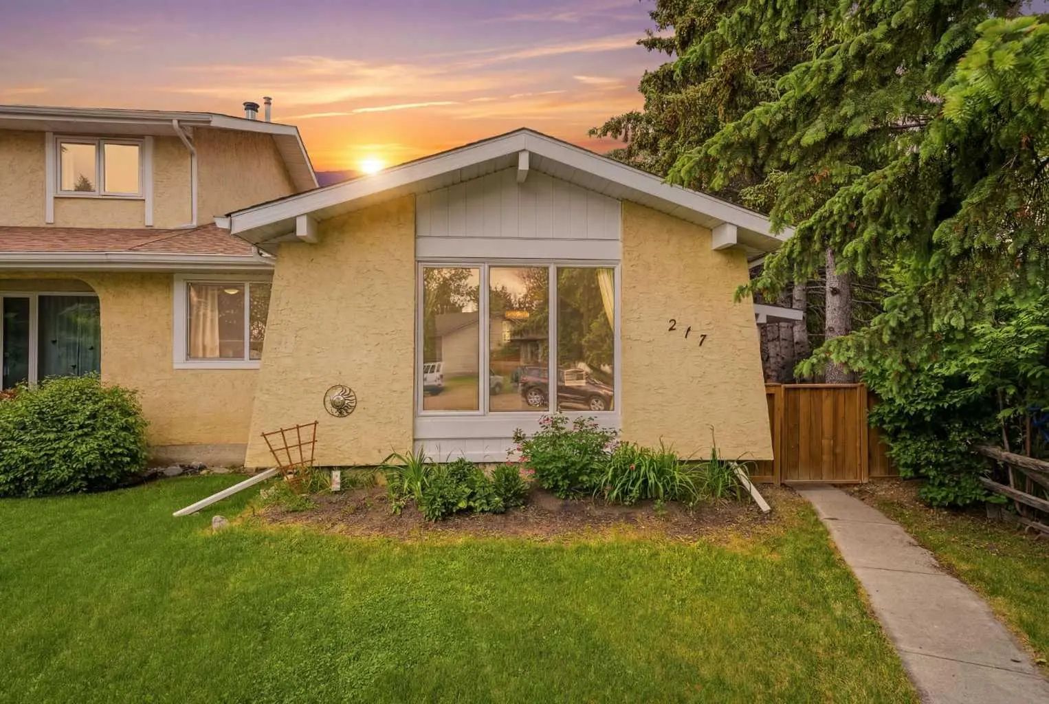Xxx Woodvale Bay Sw Calgary Alberta T2W 3L4 Woodlands Details