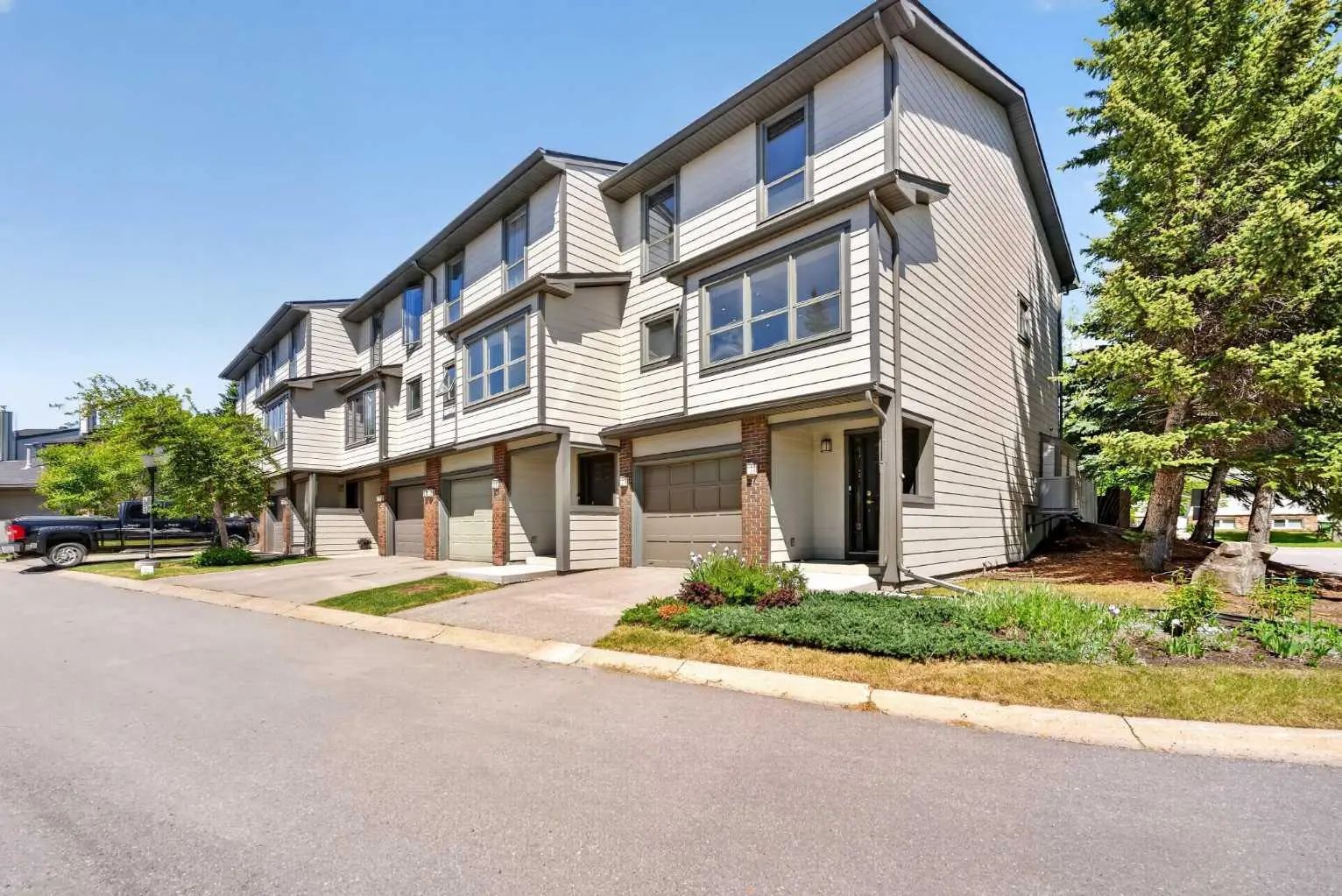 X Xxx Woodridge Drive Sw Calgary Alberta T2W 3X7 Woodlands Details