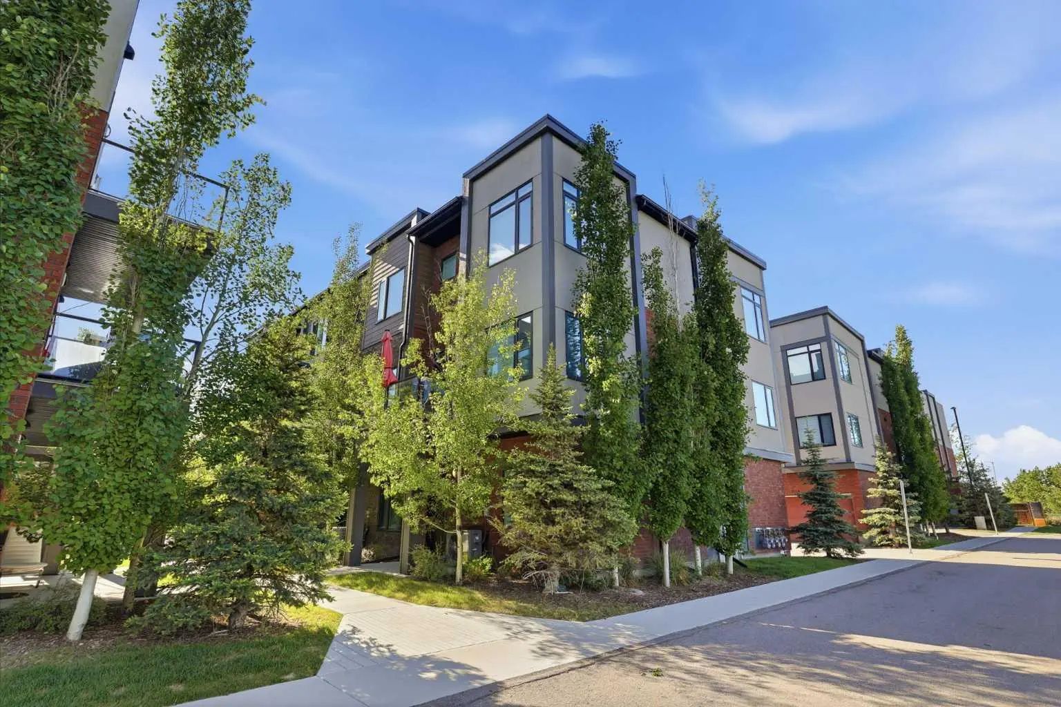 Xxx Greenbriar Common Nw Calgary Alberta T3B6J2 Greenwood/Greenbriar Details
